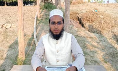 বাঁশের সাঁকোর নিচে বসে জাপা প্রার্থীর নির্বাচনী ইশতেহার ঘোষণা