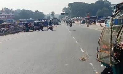 ঢাকা-খুলনা মহাসড়কে সাড়ে পাঁচ ঘন্টা পর যানবাহন চলাচল শুরু