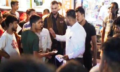 চাঁদা তোলার সময় যুবককে হাতেনাতে ধরে পুলিশে দিলেন স্বতন্ত্র এমপি প্রার্থী