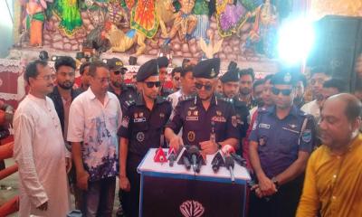 ফরিদপুরে দুর্গাপূজায় তিনস্তরের নিরাপত্তা বেষ্টনী সাজানো হয়েছে