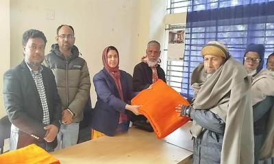 ফুলবাড়ীতে মুক্তিযোদ্ধাদের মাঝে কম্বল বিতরণ