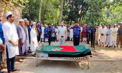 গাংনীতে বীর মুক্তিযোদ্ধা হাজী আবুল কালাম মাস্টারের রাষ্ট্রীয় মর্যাদায় দাফন সম্পন্ন