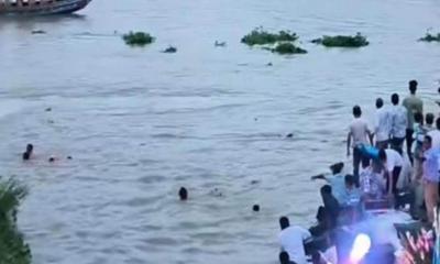 প্রতিমা বিসর্জনে নৌকাডুবি: নিখোঁজ দুই শিশুর একজনের লাশ উদ্ধার