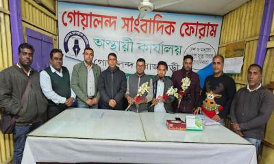 গোয়ালন্দ সাংবাদিক ফোরামের নতুন তিন সদস্যকে ফুলেল শুভেচ্ছায় বরণ