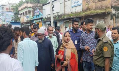 গুরুদাসপুরে চাচঁকৈড় বাজারে অবৈধ স্থাপনা উচ্ছেদ অভিযান