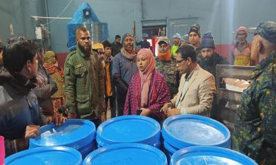 ভেজাল গুড় তৈরির দায়ে গুরুদাসপুরে কারখানা সিলগালা ও জরিমানা