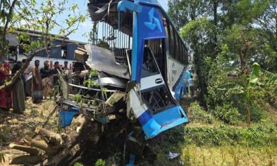 লোহাগাড়ায় দুই বাসের মুখোমুখি সংঘর্ষে নিহত ৪