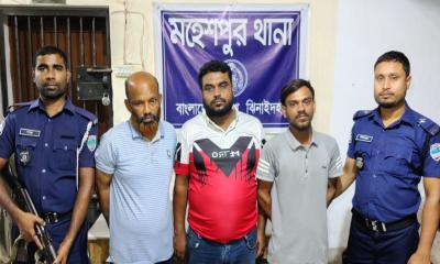 মহেশপুরে ফুফুর টাকা আত্মসাতে ভাতিজার ছিনতাই নাটক, গ্রেপ্তার ৩