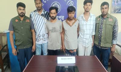 মেহেরপুরে অনলাইন জুয়ার ২৯ অ্যাকাউন্টসহ গ্রেপ্তার ৪