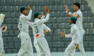 পাকিস্তানকে ২৩২ রানে অলআউট করে ৪৬ রানের লিডে বাংলাদেশ