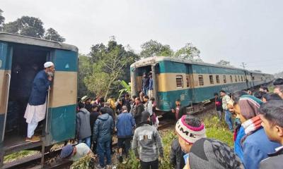 কালীগঞ্জে চলন্ত ট্রেনের দুই বগি বিচ্ছিন্ন