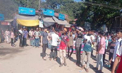 কেন্দুয়ায় জাতীয় দলের ফুটবলার আরিফের ওপর হামলার প্রতিবাদে বিক্ষোভ