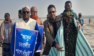 কুড়িগ্রামে চরাঞ্চলের শীতার্তদের মাঝে চর উন্নয়ন কমিটির শীতবস্ত্র বিতরণ
