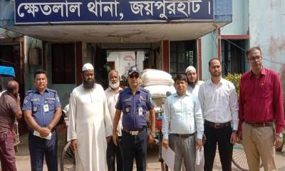 ক্ষেতলালে জব্দকৃত ১৮৬০ কেজি চাল এতিমখানায় বিতরণ