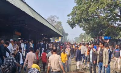 কিশোরগঞ্জে রেলপথ অবরোধ করে বিএনপি নেতাদের বিক্ষোভ