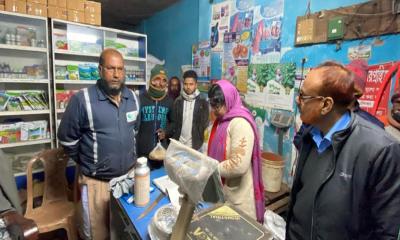 খোকসায় বেশি দামে সার বিক্রি, ব্যবসায়ীকে ৪০ হাজার টাকা জরিমানা