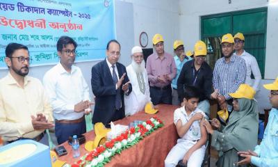 টাইফয়েড টিকাদান ক্যাম্পেইন উদ্বোধন করলেন কুমিল্লা সিটির প্রশাসক