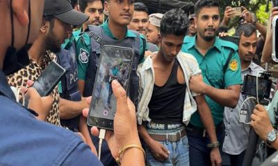 ধানমন্ডি ৩২ নম্বর থেকে আ. লীগের কর্মী সন্দেহে একজন আটক