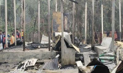 লক্ষ্মীপুরে বিএনপি নেতার ঘরে তালা দিয়ে আগুন, দগ্ধ হয়ে শিশুর মৃত্যু