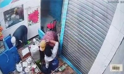 মানিকগঞ্জে ফিল্মি স্টাইলে সোনা লুট; ছুরিকাঘাতে আহত ১