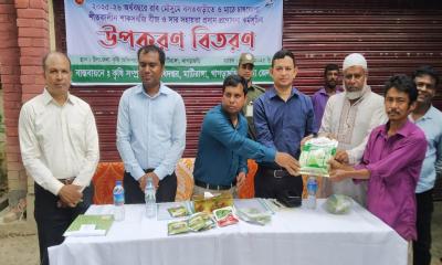 মাটিরাঙ্গায় শীতকালীন শাকসবজির বীজ ও বিনামূল্যে সার বিতরণ