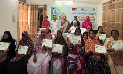 ময়মনসিংহে ১২ তৃণমূল নারীকে সম্মাননা দিল বিএনএনআরসি