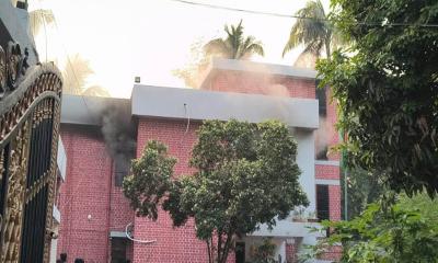 মেহেরপুর পুলিশ সুপারের সরকারি বাসভবনে আগুন