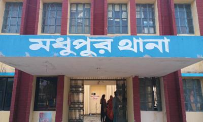 মধুপুরে মাইক্রোবাস চাপায় নারী নিহত