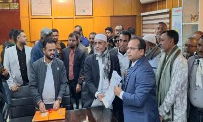 নেত্রকোণা-৪ আসনে বিএনপি প্রার্থী লুৎফুজ্জামান বাবরের মনোনয়নপত্র দাখিল