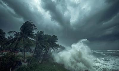 ভারতে প্রচণ্ড গতিবেগে আঘাত হানল ঘূর্ণিঝড় ‘মোন্থা’
