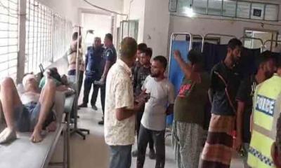 বাগেরহাটে এলাকাবাসীর ধাওয়ায় পিকআপ নিয়ে খাদে চোরচক্র, গণপিটুনিতে একজন নিহত