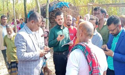 নবাবগঞ্জে অস্বাস্থ্যকর পরিবেশে গুড় তৈরি: ভোক্তা অধিকারের অভিযান