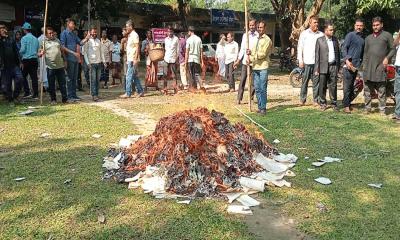 নবাবগঞ্জে ১ হাজার ৮০০টি জমির দলিল পোড়ানো হলো সাব রেজিস্ট্রার অফিসে