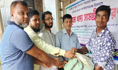 নীলফামারীতে সনাতন ধর্মালম্বী পরিবারের মাঝে খাদ্যসামগ্রী বিতরণ