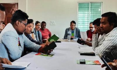 ঈশ্বরগঞ্জে সাংবাদিকদের সঙ্গে ফখরুল ইমামের মতবিনিময়