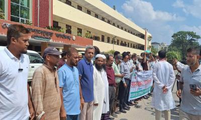 নোয়াখালী বিভাগ বাস্তবায়নের দাবিতে রাজপথে সাংবাদিক সমাজ