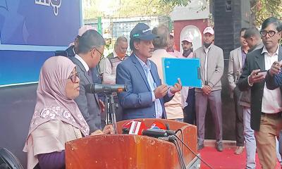 সরকারি কর্মকর্তা-কর্মচারীরা সম্পূর্ণ নিরপেক্ষ