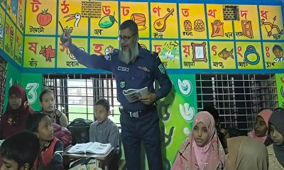 শিবরাম স্কুলে একদিনের শিক্ষক হলেন ওসি নূরনবী