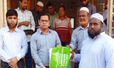 পাঁচবিবিতে এতিমদের মাঝে দুম্বার মাংস বিতরণ
