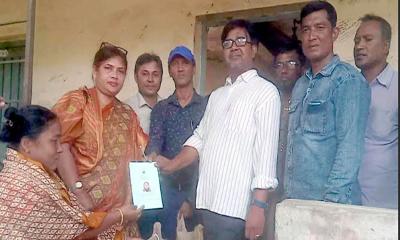 পলাশবাড়ীর হোসেনপুরে ভিডব্লিউবি উপকারভোগীদের মাঝে চাল বিতরণ