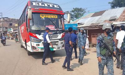 পাথরঘাটায় নৌবাহিনী ও পুলিশের যৌথ চেকপোস্ট অভিযান