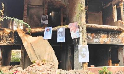 ধানমন্ডি ৩২-এ টাঙানো হলো ভাসানী-হাদিসহ ৫ জনের ছবি
