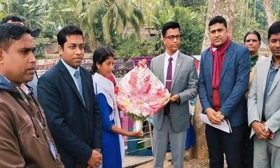 পিরোজপুরে ব্র্যাকের শিক্ষা তরী পরিদর্শন করলেন জেলা প্রশাসক