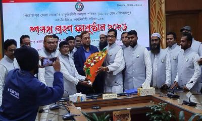 পিরোজপুরে সরকারি চাকুরীজীবী কল্যাণ পরিষদের নবনির্বাচিত কমিটির শপথ