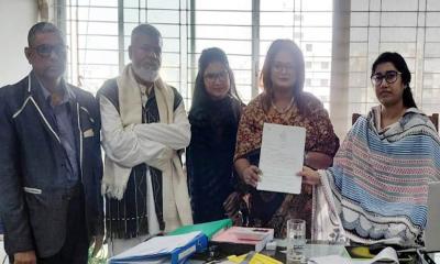 ঢাকা-৭ আসনে জেএসডির মনোনয়ন ফরম সংগ্রহ করলেন সাহানা সুলতানা