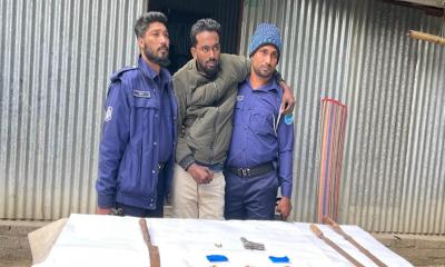 ফরিদপুরে যৌথ বাহিনীর অভিযান, অস্ত্র ও ইয়াবাসহ যুবক গ্রেপ্তার