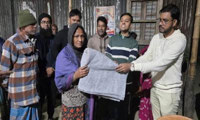 সরিষাবাড়ীতে গভীর রাতে অসহায়দের কম্বল দিলেন ইউএনও