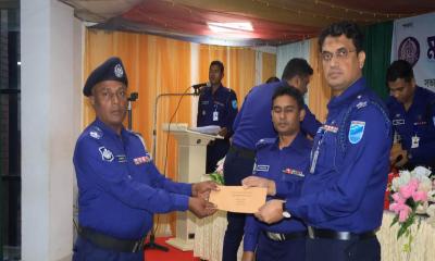 ঢাকা জেলার শ্রেষ্ঠ এসআই হিসেবে পুরস্কৃত সাভার মডেল থানার আ.ওয়াহাব
