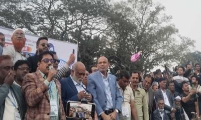 বাজিতপুরে স্বতন্ত্র প্রার্থীর পক্ষে ভোট চাইলেন তিন বারের মার্কিন সিনেটর 