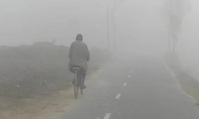 কনকনে শীতে কাঁপছে মানুষ, কুয়াশার চাদরে থমকে যাচ্ছে জীবনের গতি